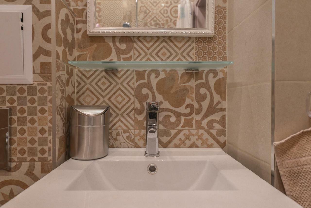 Welcoming One Bedroom On Vasil Levski Boulevard By Flat Mаnager Sofia Esterno foto